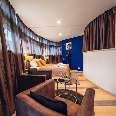 Unique Apartment With Private Pool, Cinema, Spa Praha Bagian luar foto