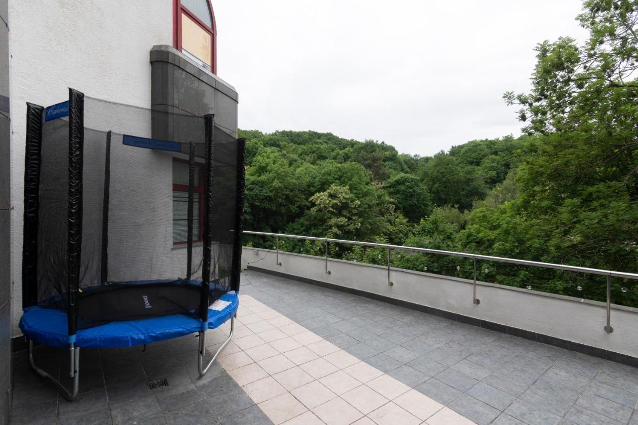 Unique Apartment With Private Pool, Cinema, Spa Praha Bagian luar foto