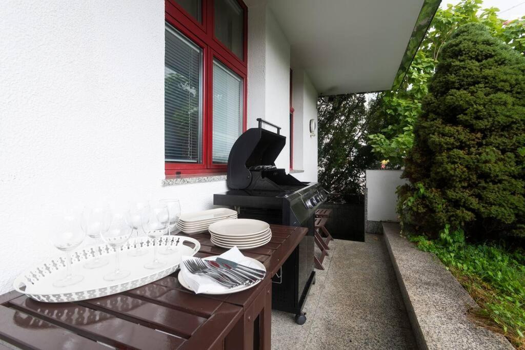 Unique Apartment With Private Pool, Cinema, Spa Praha Bagian luar foto
