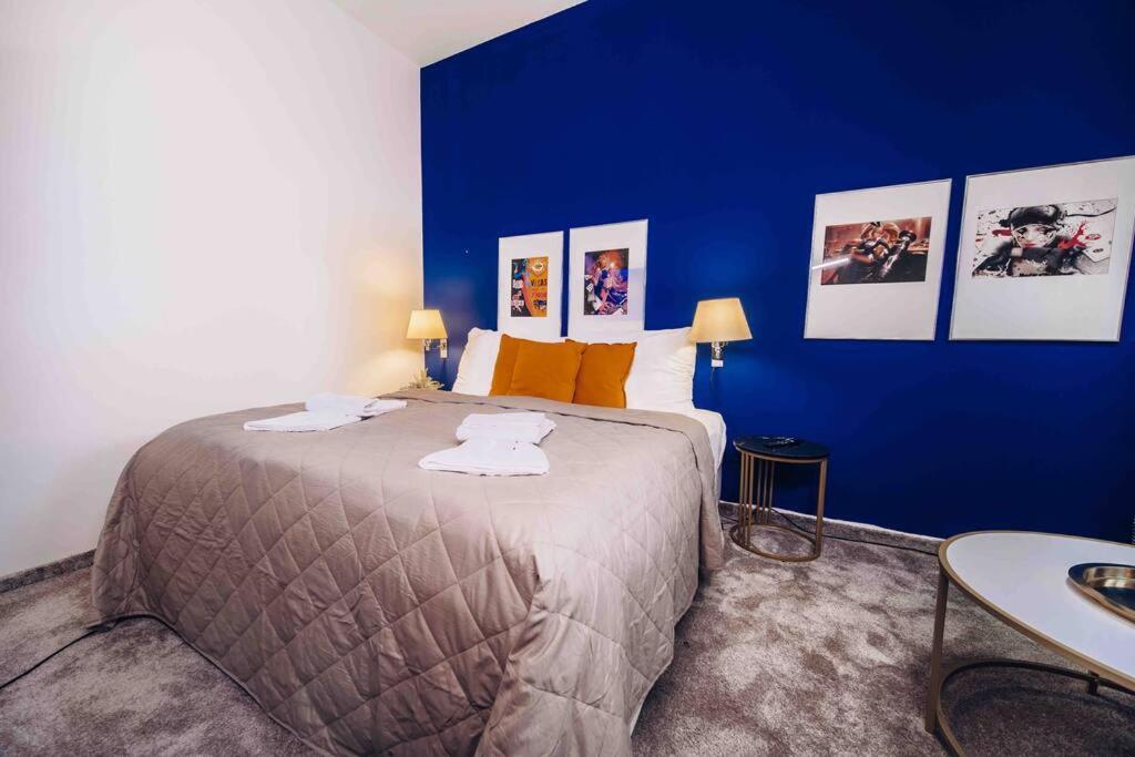 Unique Apartment With Private Pool, Cinema, Spa Praha Bagian luar foto