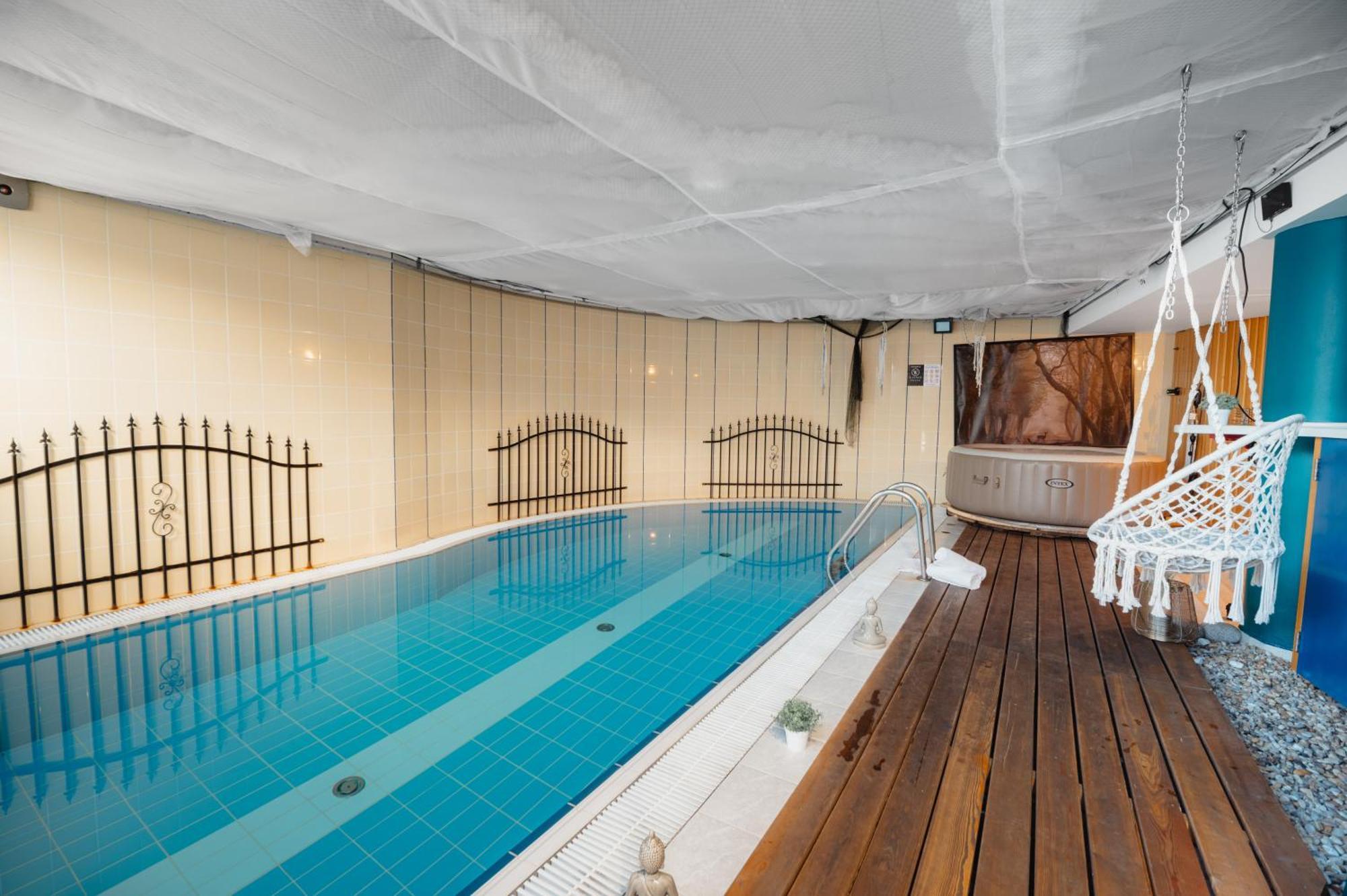 Unique Apartment With Private Pool, Cinema, Spa Praha Bagian luar foto
