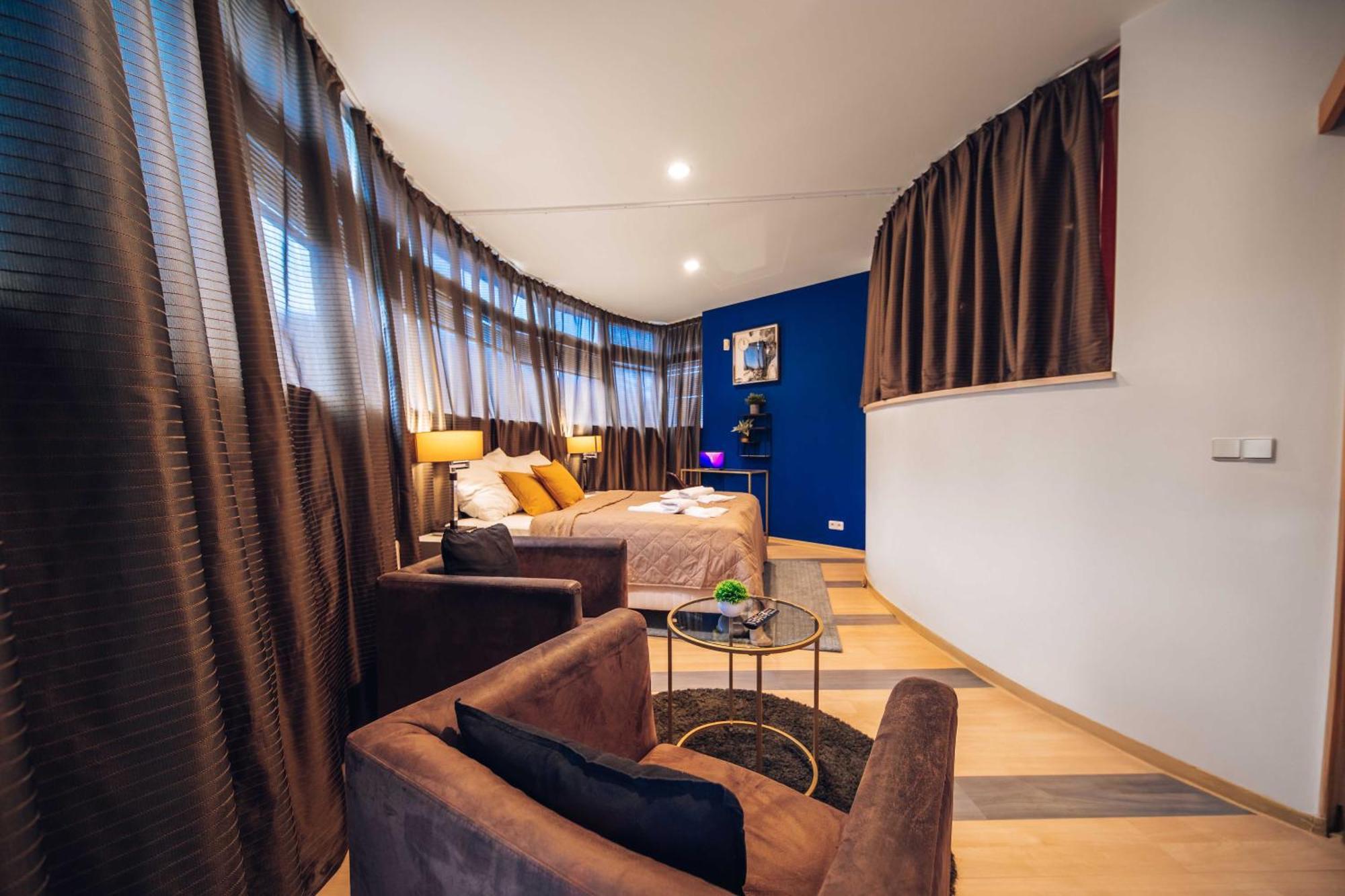 Unique Apartment With Private Pool, Cinema, Spa Praha Bagian luar foto